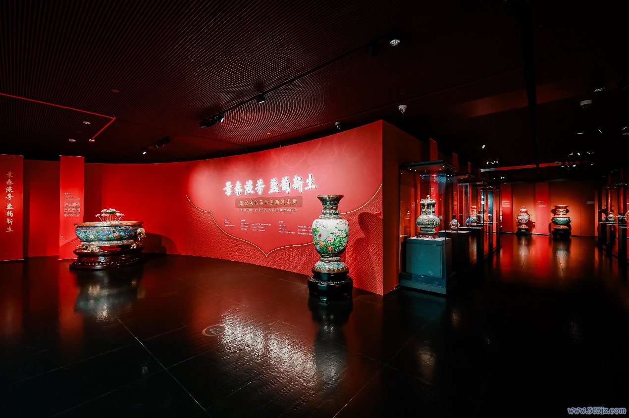 展览现场。摆布方供图